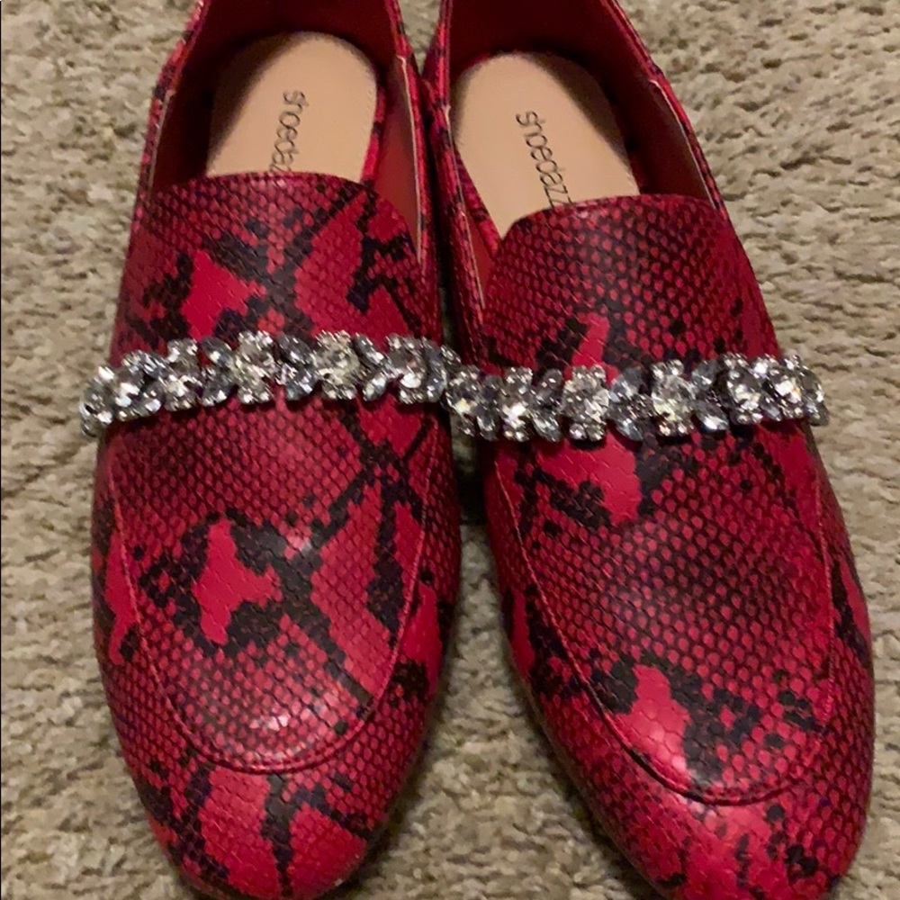 Flat shoe